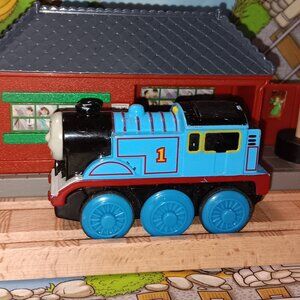 Thomas Wooden Railway Train Track Battery Powered Motorized Engine #!